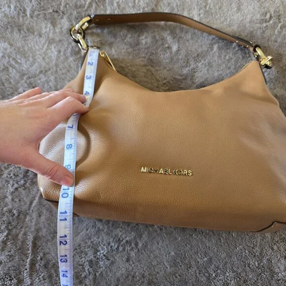 Michael Kors Isabella Leather Hobo Bag Convertible Crossbody Acorn NWT - Picture 15 of 16